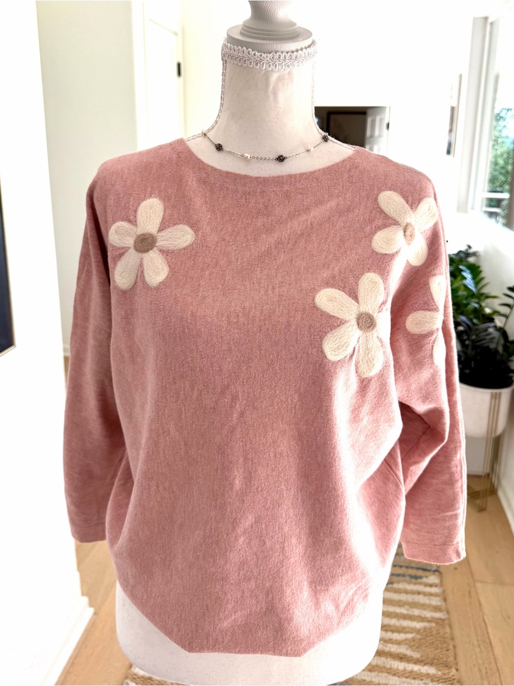 Women's Peach Pink Daisy Sweater Size XS Autumn Sweater